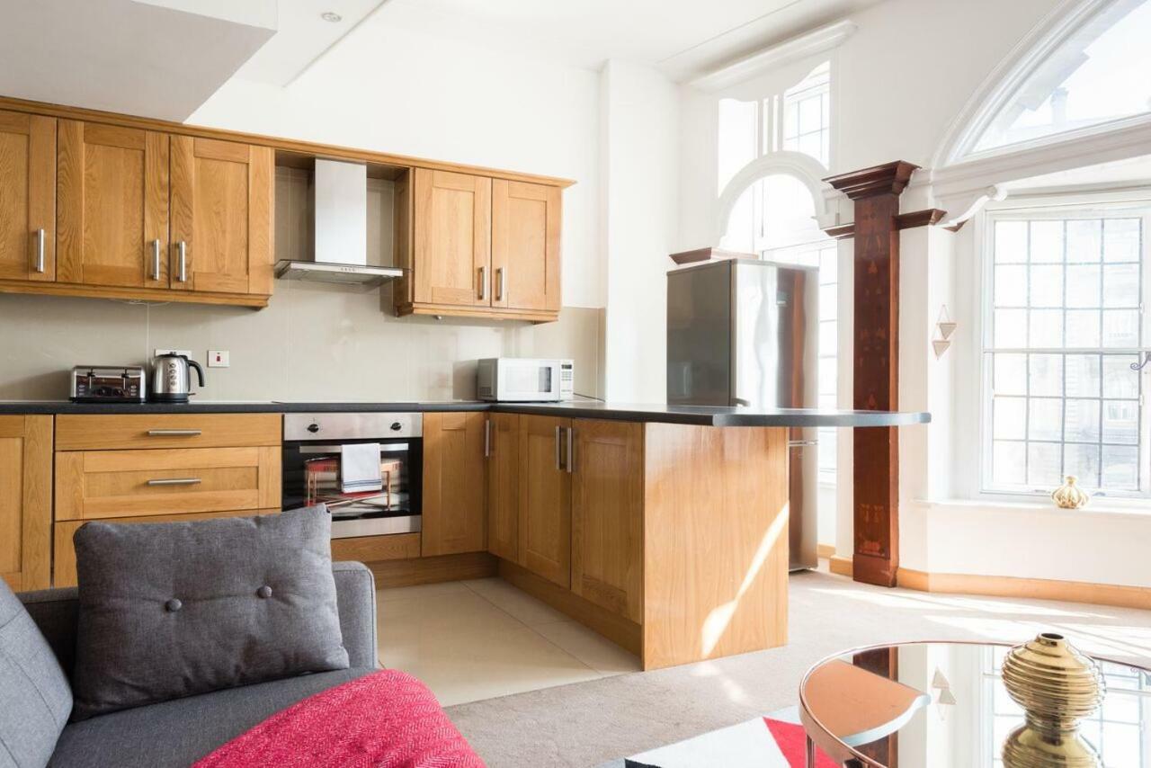 The College Green Loft - Historic Light-Flooded 3Bdr Home 브리스틀 외부 사진