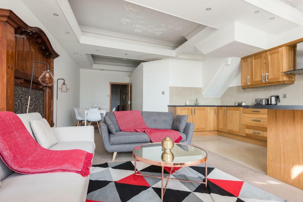 The College Green Loft - Historic Light-Flooded 3Bdr Home 브리스틀 외부 사진